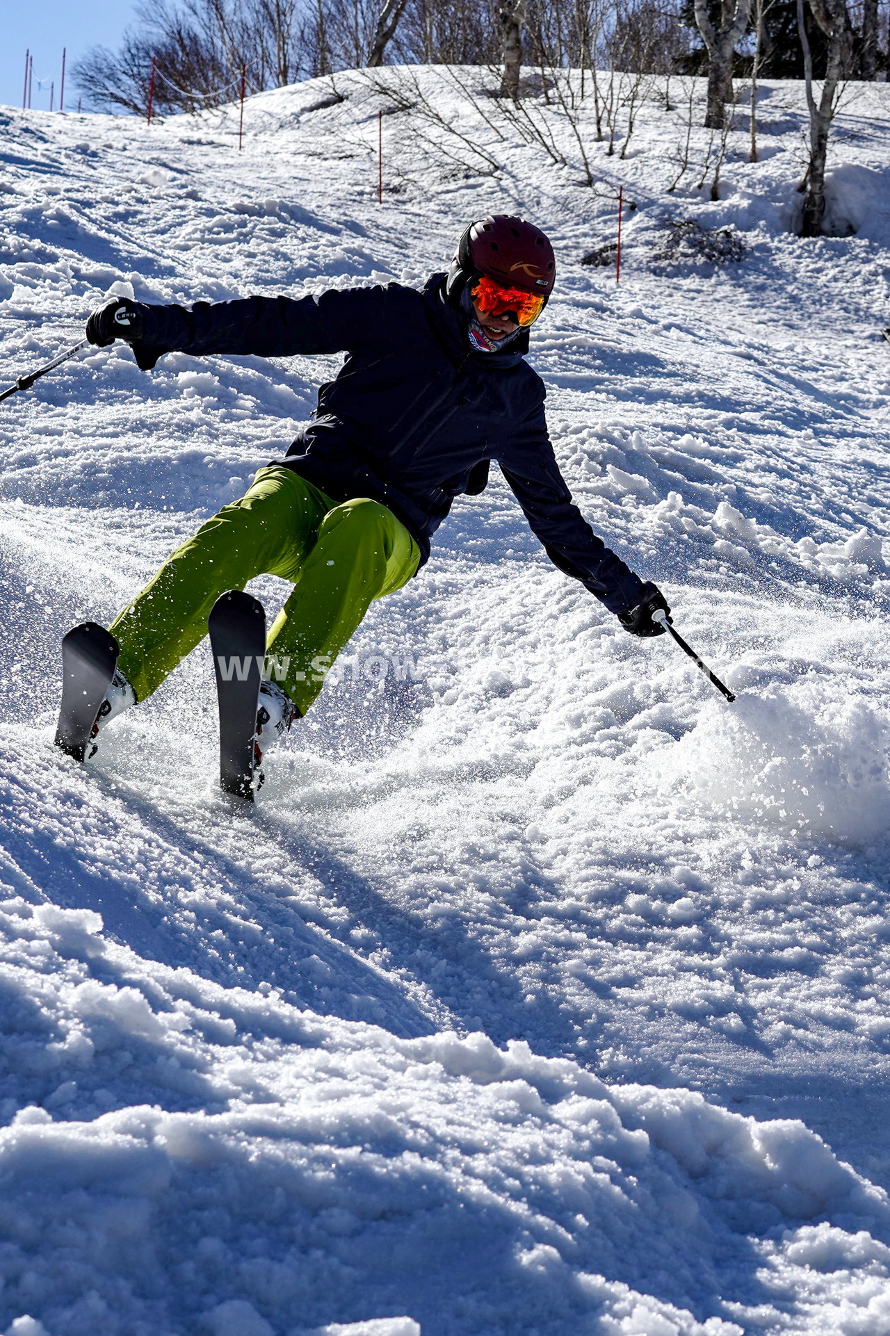 札幌国際スキー場 Mt.石井スポーツ ISHII SKI ACADEMY 校長・斉藤人之さんによる『斉藤塾』開講。本日のテーマは、「春雪！コブからスキーのたわみを楽しむ！！」(^^)v